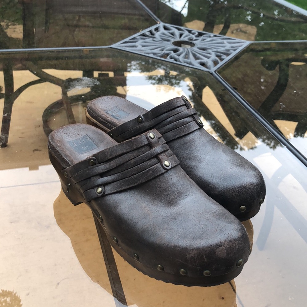 Frye Company Clara Stud Clogs - Women's Brown Leather - Size 8